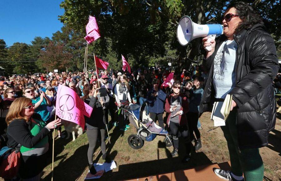 Women Parade in Yoga Pants in Protest of Mans Letter