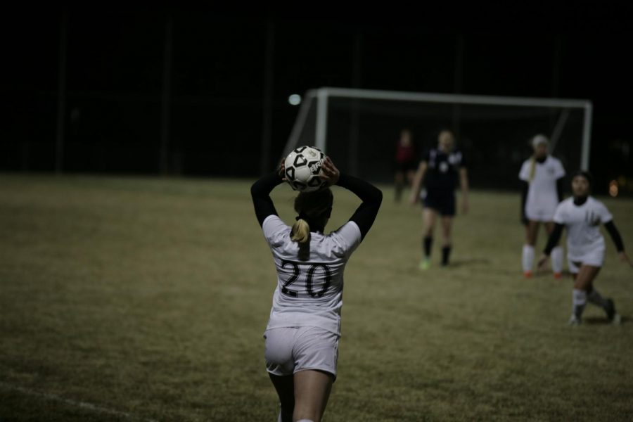 Sophomore Ashlyn Henrie throws the ball into her teamate 